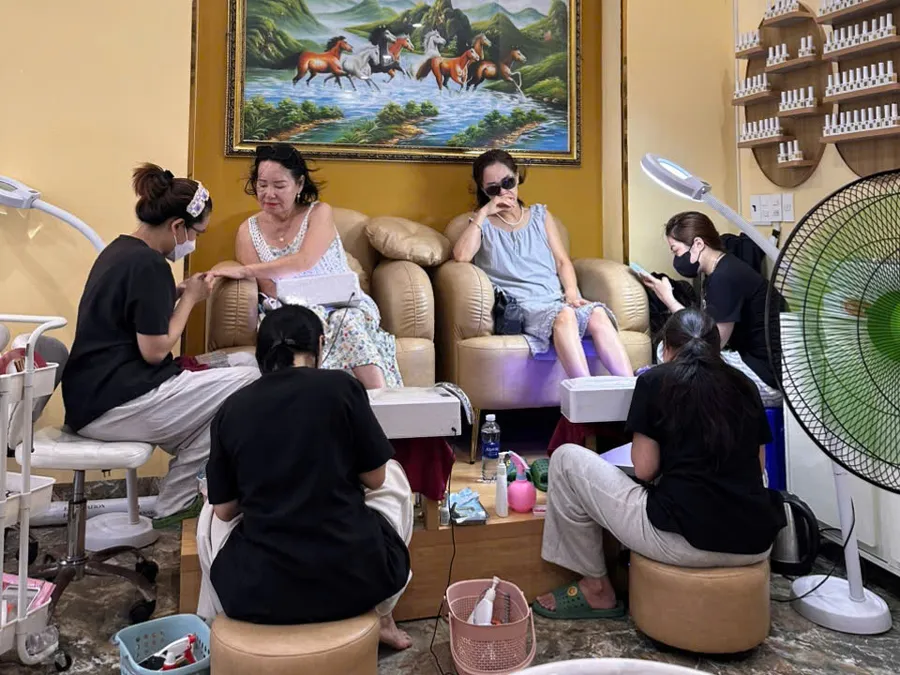 LENA Nails & Beauty Studio Interior Da Nang